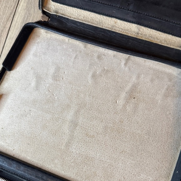 M0851 Leather Zip Organizer Clutch/crossbody - Picture 11 of 11